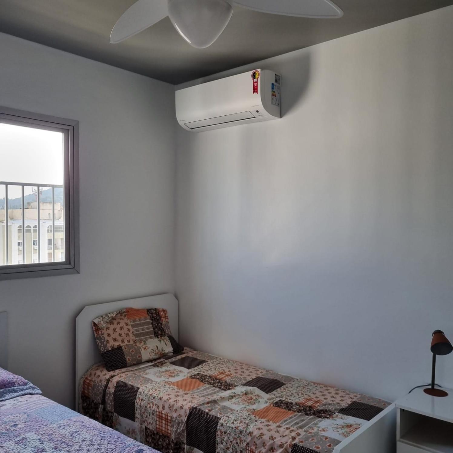 Apartamento Quadra Da Praia - Pitangueiras Гуаружа Екстер'єр фото